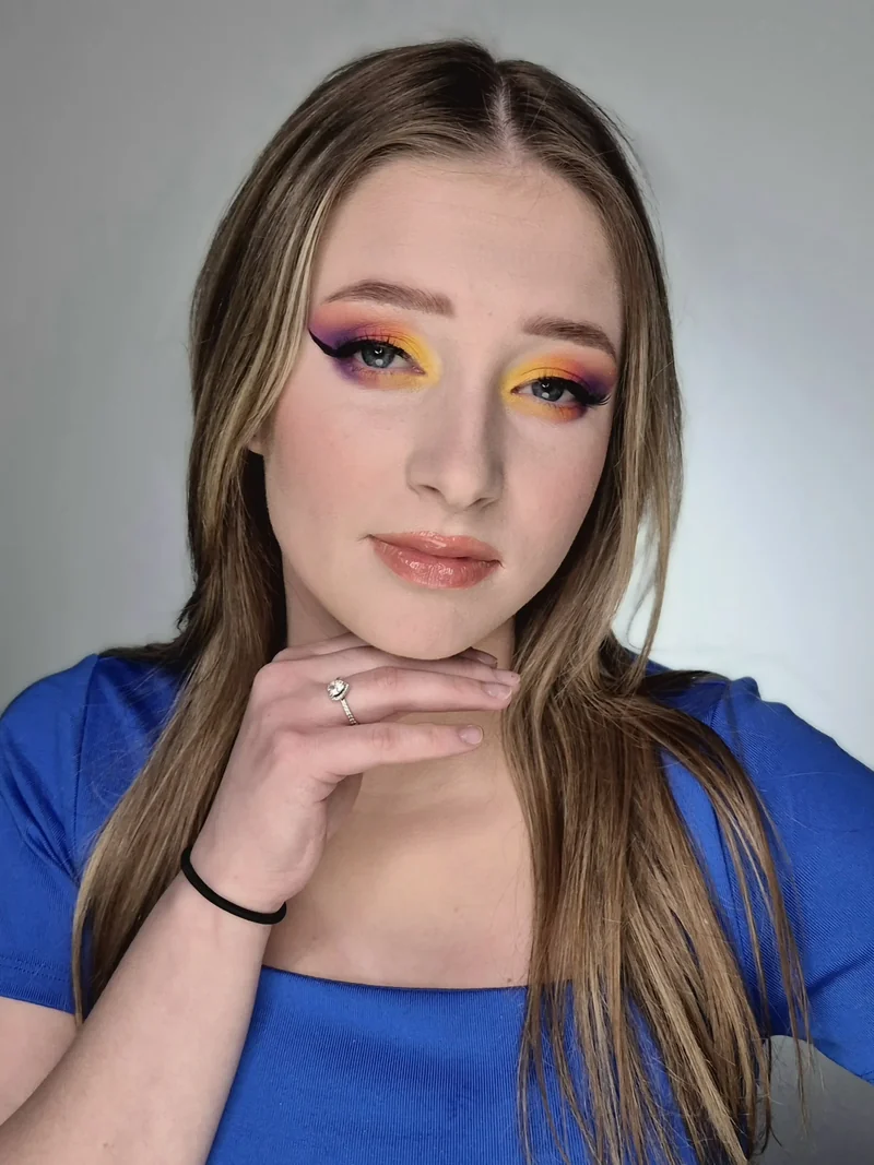 Makijaż kolorowy - odważny look z intensywnymi kolorami