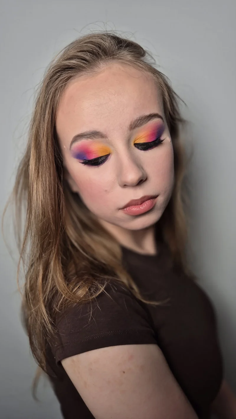 Makijaż kolorowy - niekonwencjonalny i stylowy
